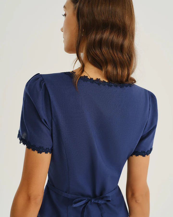 Katia ™ | Blusa con cuello cuadrado y botones